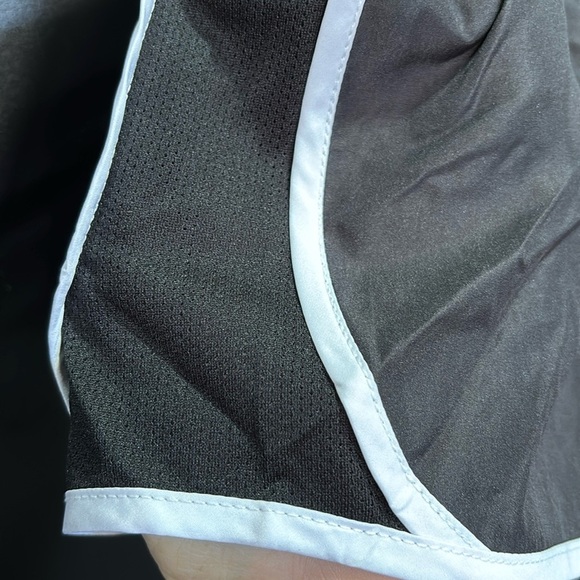 Nike Dri-Fit Standard Fit running shorts,panty lined, mesh panels, elastic waist - Picture 2 of 8